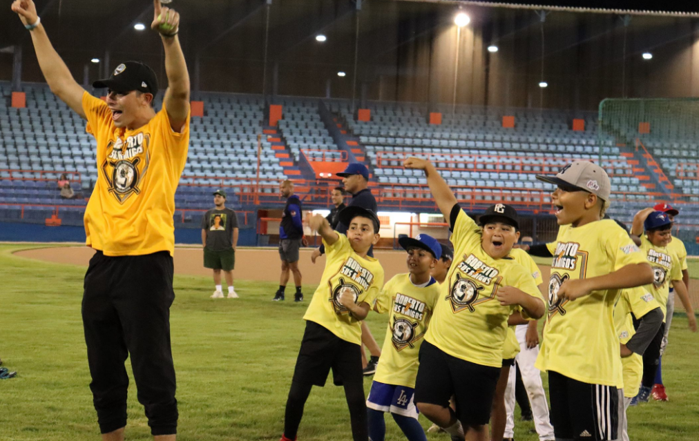 Roberto Clemente Camp Cheers