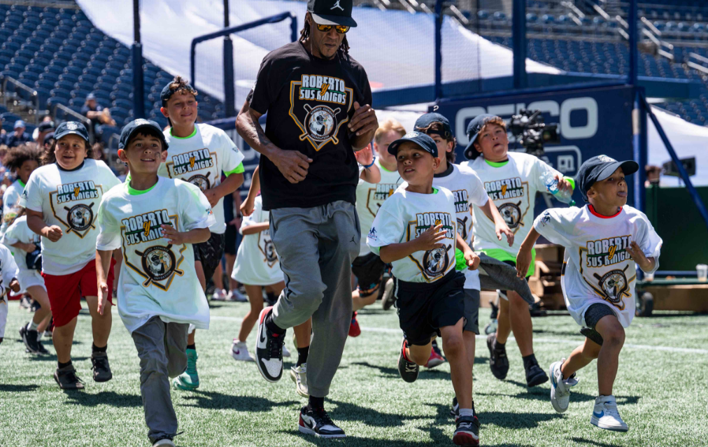 Roberto Clemente Running